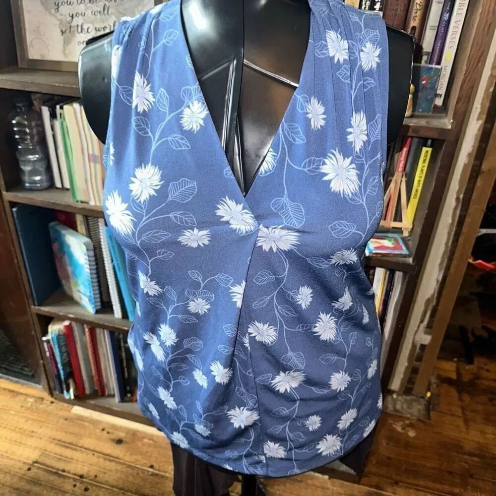 41Hawthorn Stitchfix blue flowy floral sleeveless Sp blouse